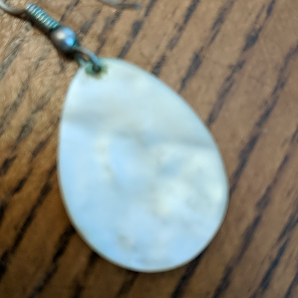 Vintage Shell Earrings - Picture 3 of 5